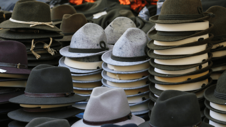 Felt hat day clearance