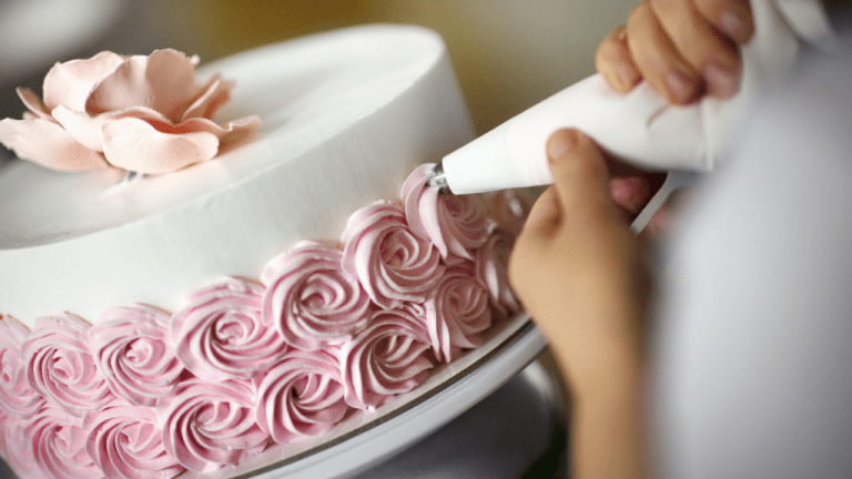 Types of shop cake decoration